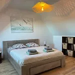 Saint Ho Maison Lumineuse Vue 8 Pers 4 2 Sdb 2 Wc Etage Renove En 2025 Belle Terrasse Grand Jardin Clos Parking 8 Mn A Pied Petite Grand Jardin Pres De Port En Bessin, Bayeux Et Omaha * Sainte-Honorine-des-Pertes