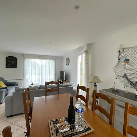 Saint Ho Maison Lumineuse Vue 8 Pers 4 2 Sdb 2 Wc Etage Renove En 2025 Belle Terrasse Grand Jardin Clos Parking 8 Mn A Pied Petite Grand Jardin Pres De Port En Bessin, Bayeux Et Omaha Holiday home *
