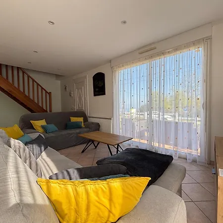 Saint Ho Maison Lumineuse Vue 8 Pers 4 2 Sdb 2 Wc Etage Renove En 2025 Belle Terrasse Grand Jardin Clos Parking 8 Mn A Pied Petite Grand Jardin Pres De Port En Bessin, Bayeux Et Omaha Sainte-Honorine-des-Pertes
