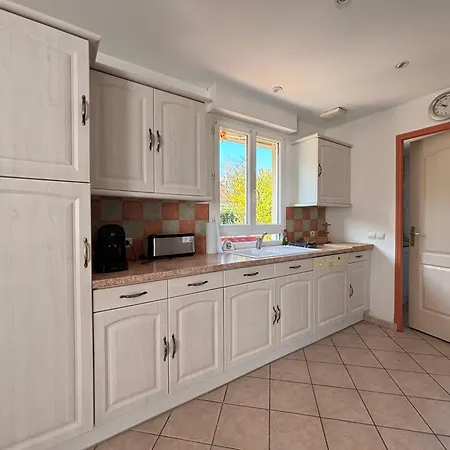 Holiday home Saint Ho Maison Lumineuse Vue 8 Pers 4 2 Sdb 2 Wc Etage Renove En 2025 Belle Terrasse Grand Jardin Clos Parking 8 Mn A Pied Petite Grand Jardin Pres De Port En Bessin, Bayeux Et Omaha *