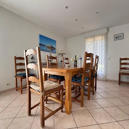 Saint Ho Maison Lumineuse Vue 8 Pers 4 2 Sdb 2 Wc Etage Renove En 2025 Belle Terrasse Grand Jardin Clos Parking 8 Mn A Pied Petite Grand Jardin Pres De Port En Bessin, Bayeux Et Omaha Sainte-Honorine-des-Pertes