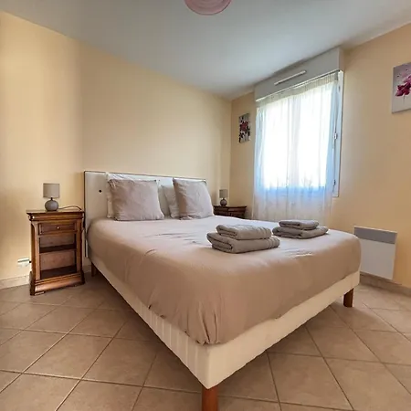 Saint Ho Maison Lumineuse Vue 8 Pers 4 2 Sdb 2 Wc Etage Renove En 2025 Belle Terrasse Grand Jardin Clos Parking 8 Mn A Pied Petite Grand Jardin Pres De Port En Bessin, Bayeux Et Omaha Holiday home Sainte-Honorine-des-Pertes