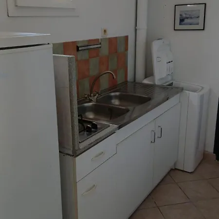 Saint Ho Maison Lumineuse Vue 8 Pers 4 2 Sdb 2 Wc étage Rénové En 2025 Belle Terrasse Grand Jardin Clos Parking 8 Mn à Pied Petite Grand Jardin Près De Port En Bessin, Bayeux Et Omaha